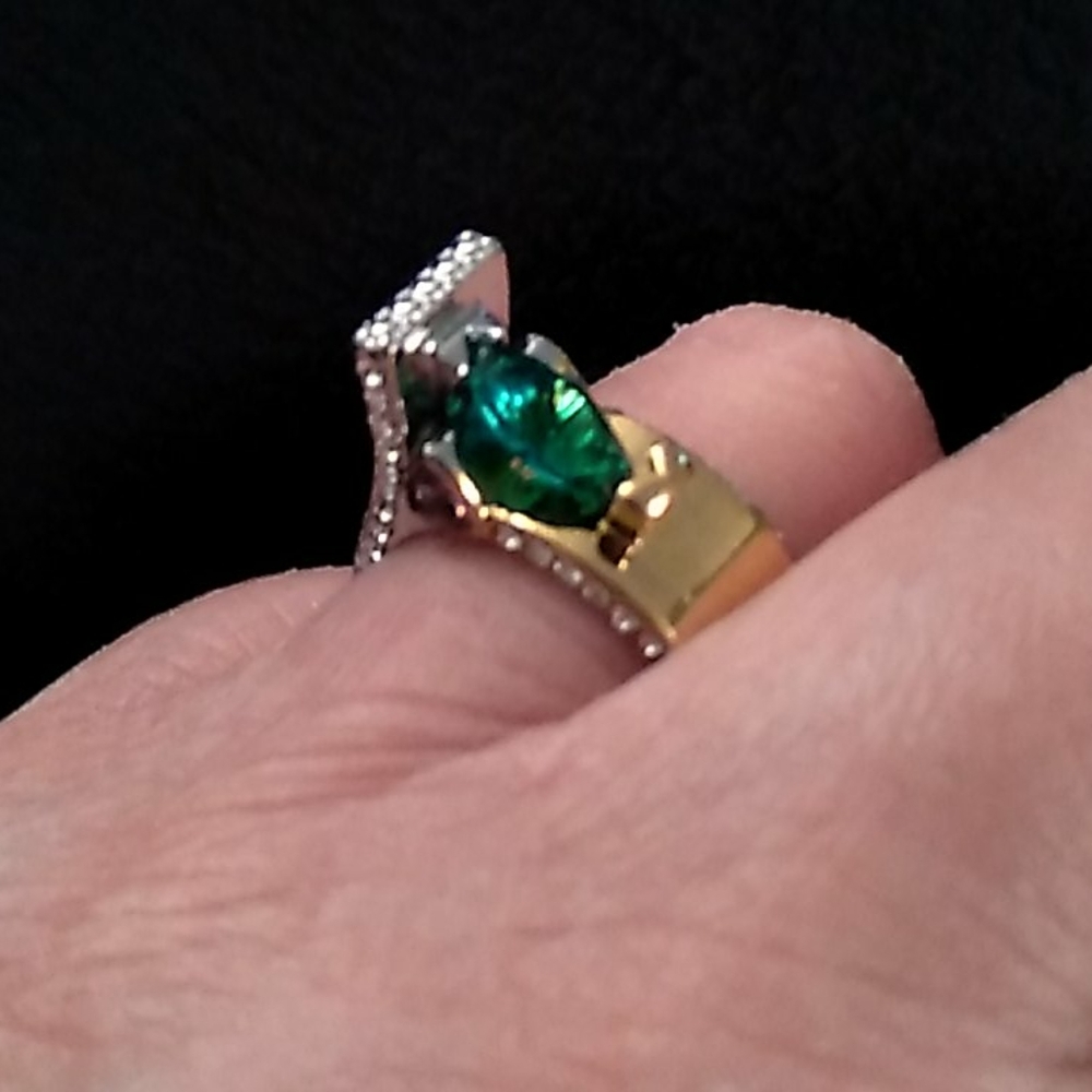 NEW- Ring- size 8